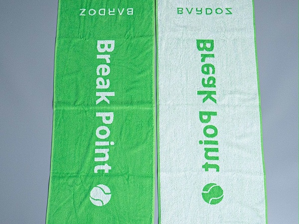 Yarn-dyed jacquard sports towel